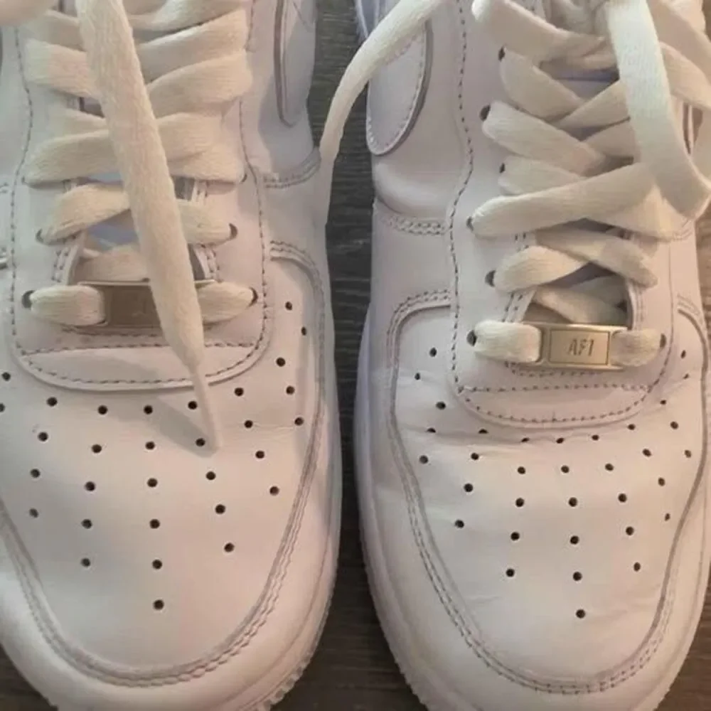 Nike classic iconic